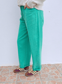 Jean femme coupe barrel vert délavé