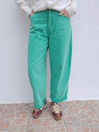 Jean femme coupe barrel vert délavé