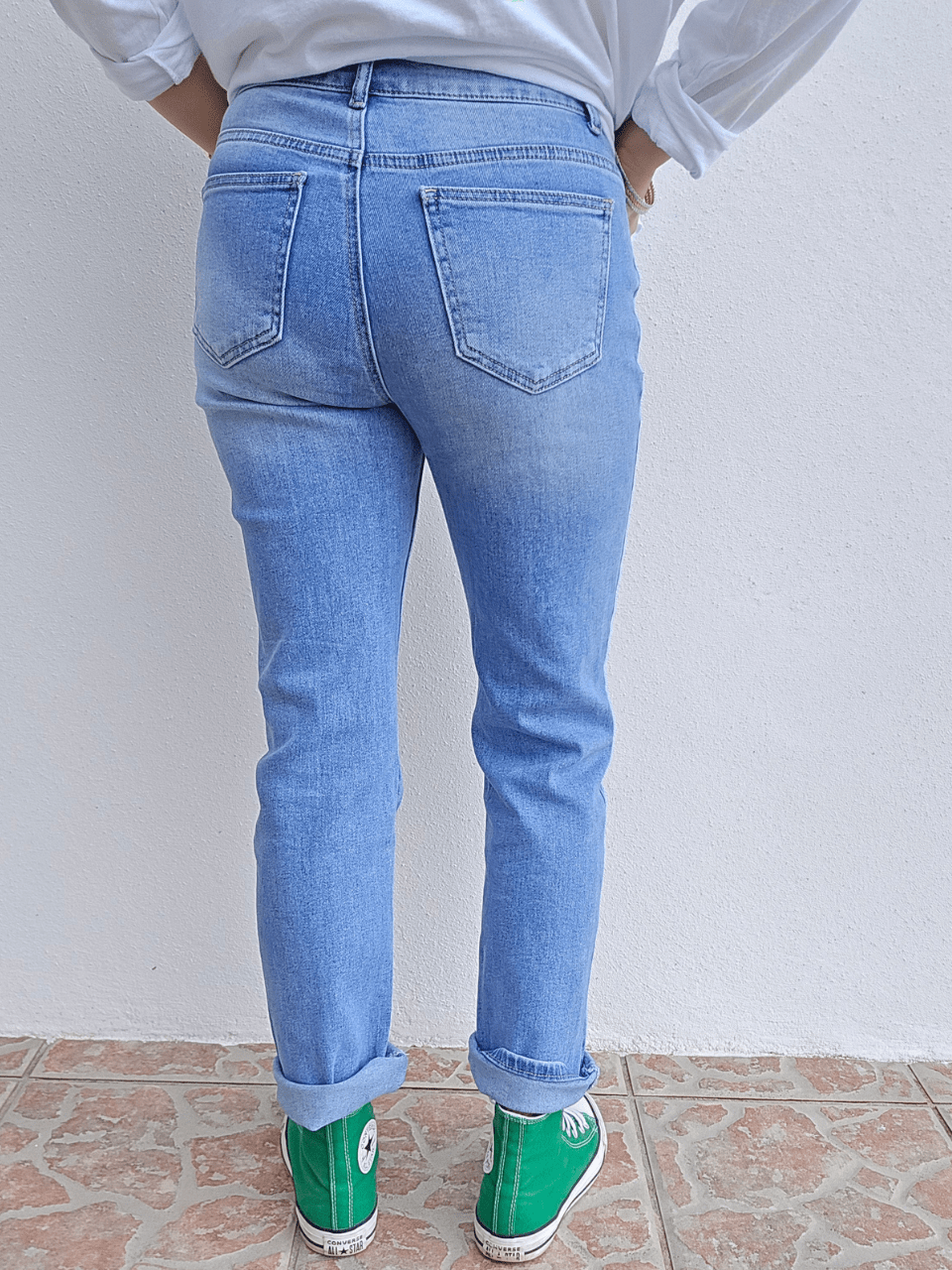 Jean femme straight leg bleu clair – Le denim intemporel