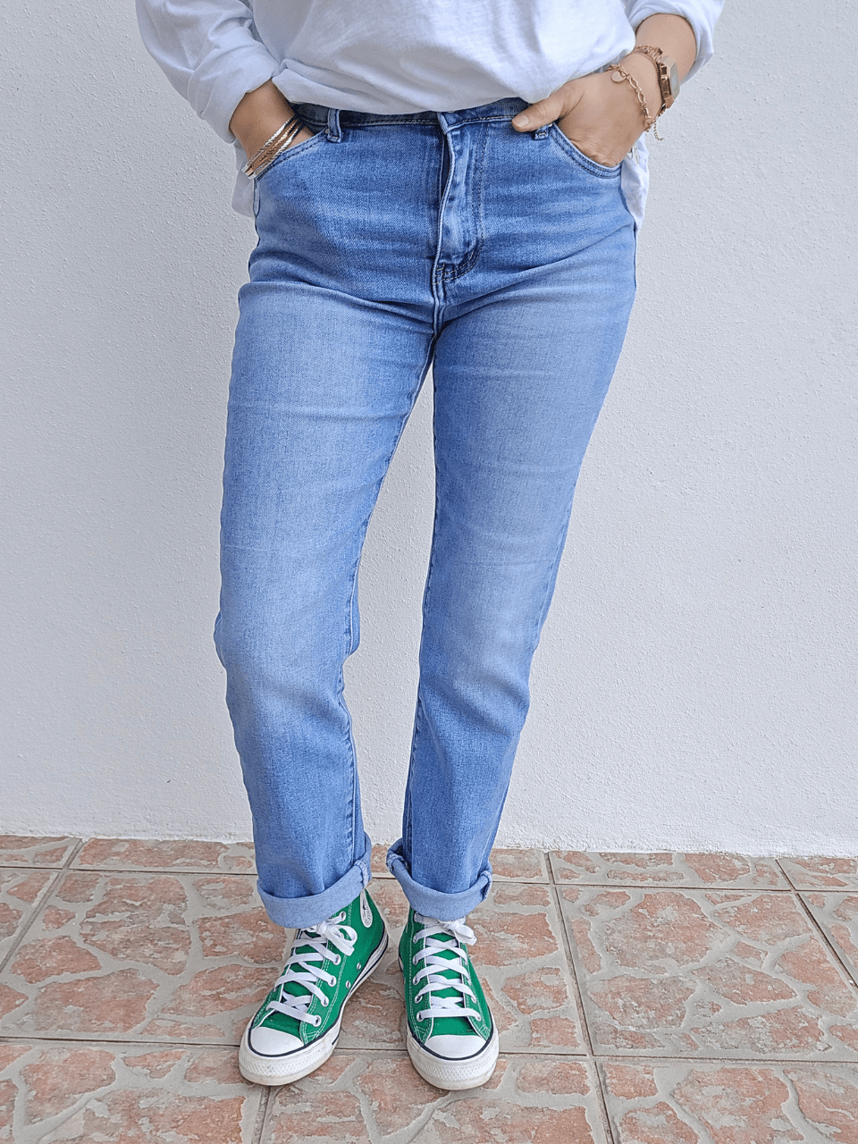 Jean femme straight leg bleu clair – Le denim intemporel