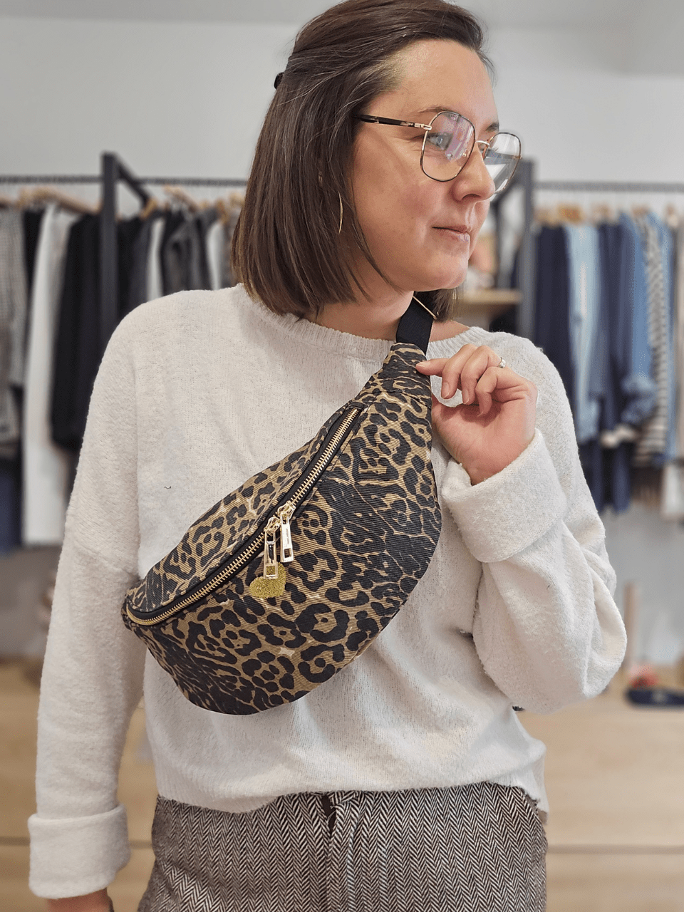 Sac banane en jean motif panthère – Cœur doré brodé