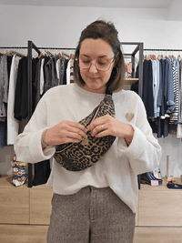 Sac banane en jean motif panthère – Cœur doré brodé