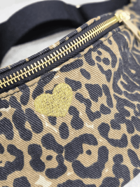 Sac banane en jean motif panthère – Cœur doré brodé