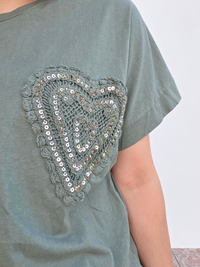 Tee-shirt en coton avec cœur brodé et strass – Taille unique