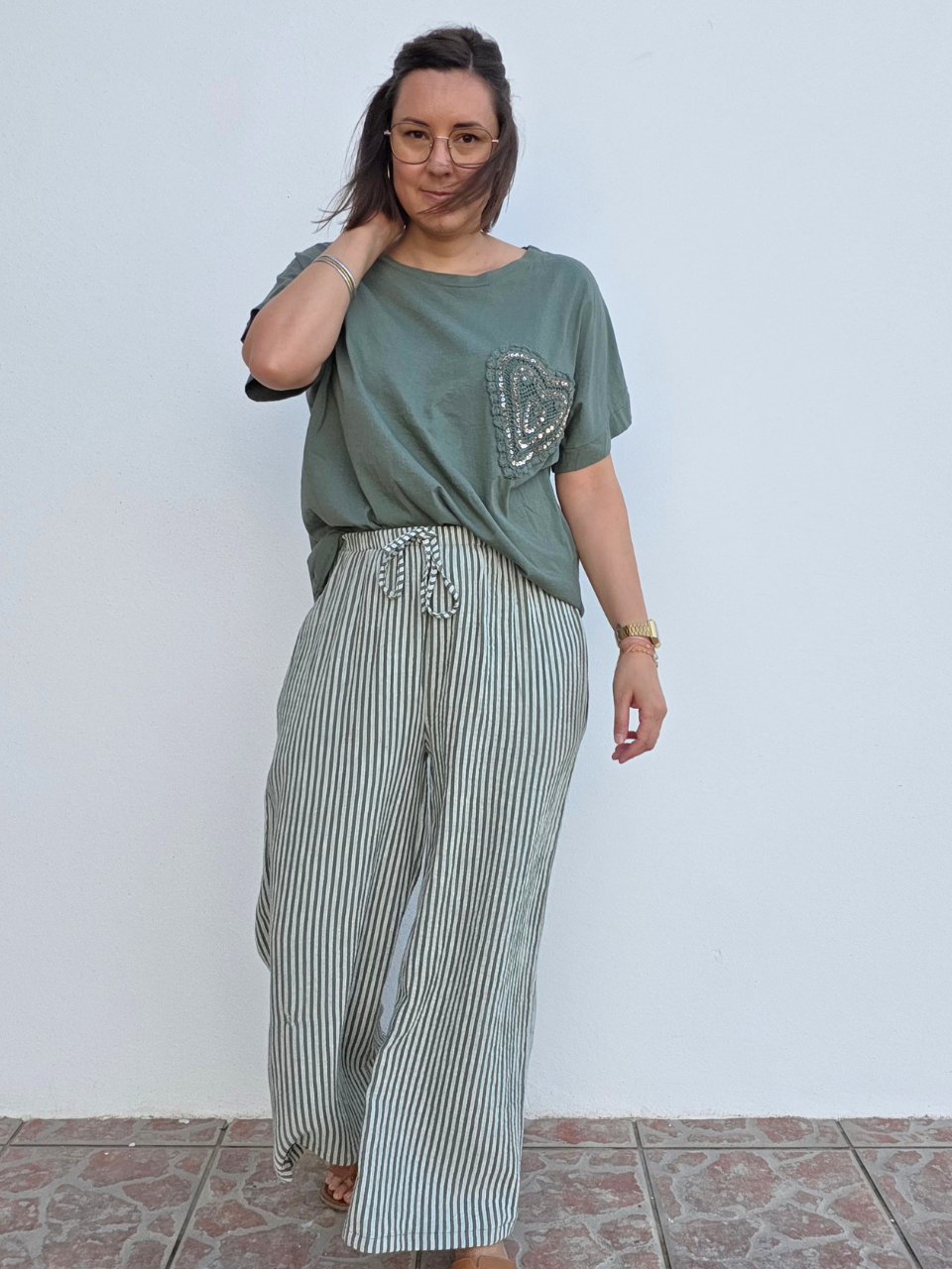 Tee-shirt en coton avec cœur brodé et strass – Taille unique