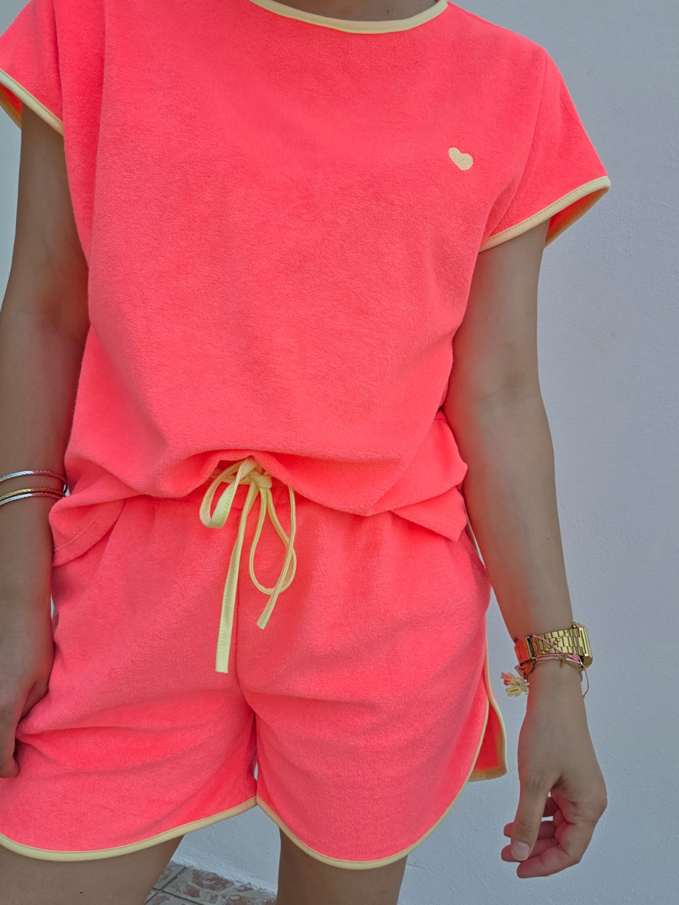 Tee-shirt éponge corail à cœur jaune – Taille unique 36 à 42
