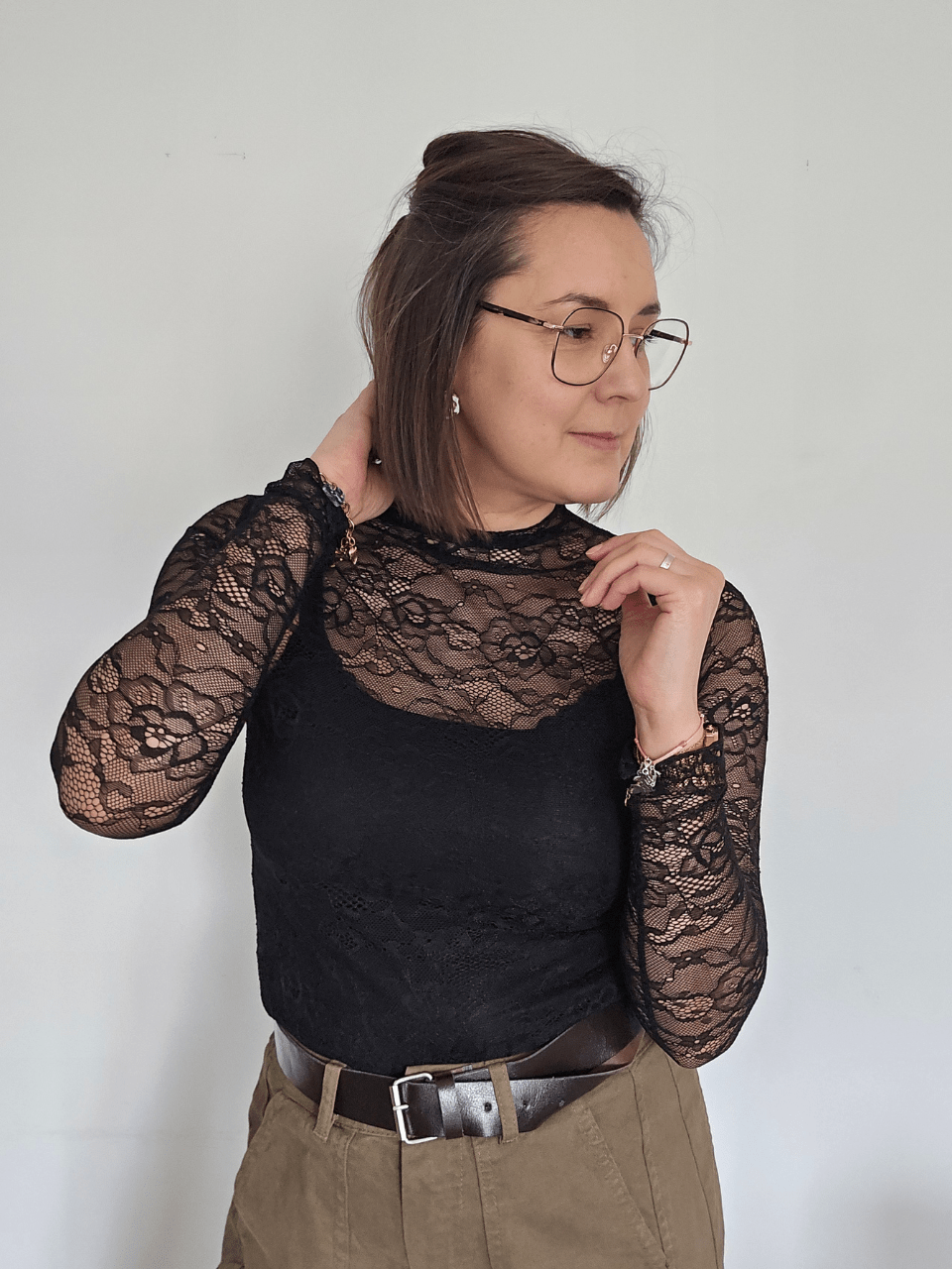 Haut dentelle noir col montant femme